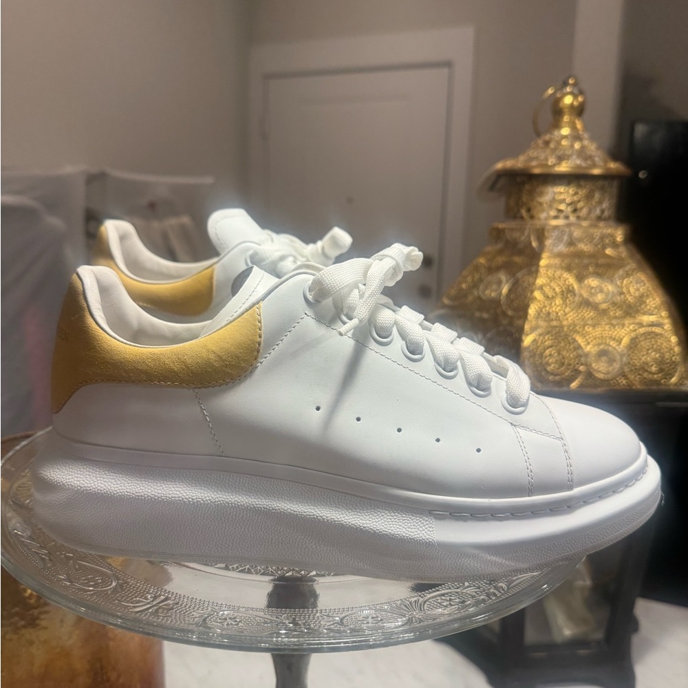 ALEXANDER MCQUEEN MEN's SNEAKERS SIZE: 41 J